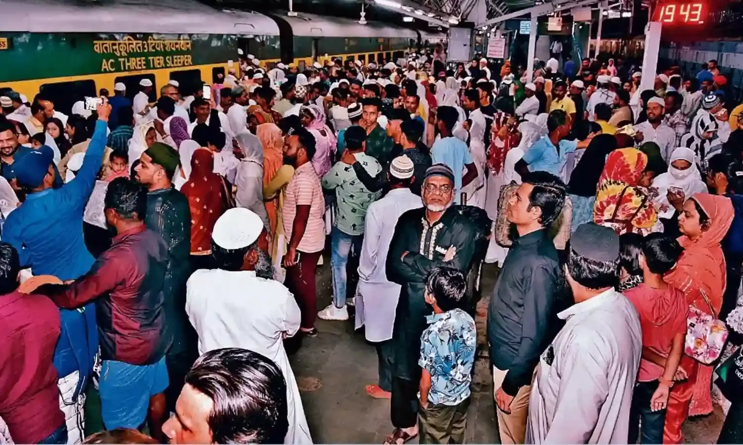 गर्मी के दिनों में टिकट की मारामारी, तत्काल टिकट के लिए हो रहा विवाद