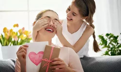 मदर्स डे पर देना चाहते हैं अपनी मां को गिफ्ट तो, यहां रहे बेहतरीन आईडियाज