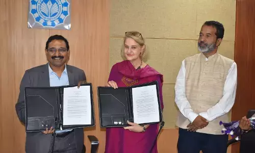 माखनलाल चतुर्वेदी विश्वविद्यालय और संयुक्त राष्ट्र जनसंख्या कोष के बीच एमओयू,देश के सबसे बड़े मीडिया विश्वविद्यालय के लिए गौरव का क्षण : प्रो केजी सुरेश माखनलाल चतुर्वेदी विश्वविद्यालय और संयुक्त राष्ट्र जनसंख्या कोष के बीच एमओयू,देश के सबसे बड़े मीडिया विश्वविद्यालय के लिए गौरव का क्षण : प्रो केजी सुरेश