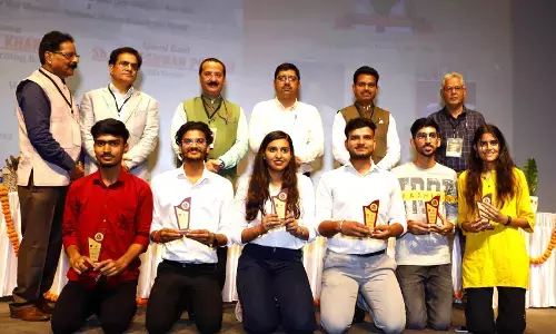 कैरियर नहीं, टारगेट पर करें फोकस : प्रो.द्विवेदी कैरियर नहीं, टारगेट पर करें फोकस : प्रो.द्विवेदी