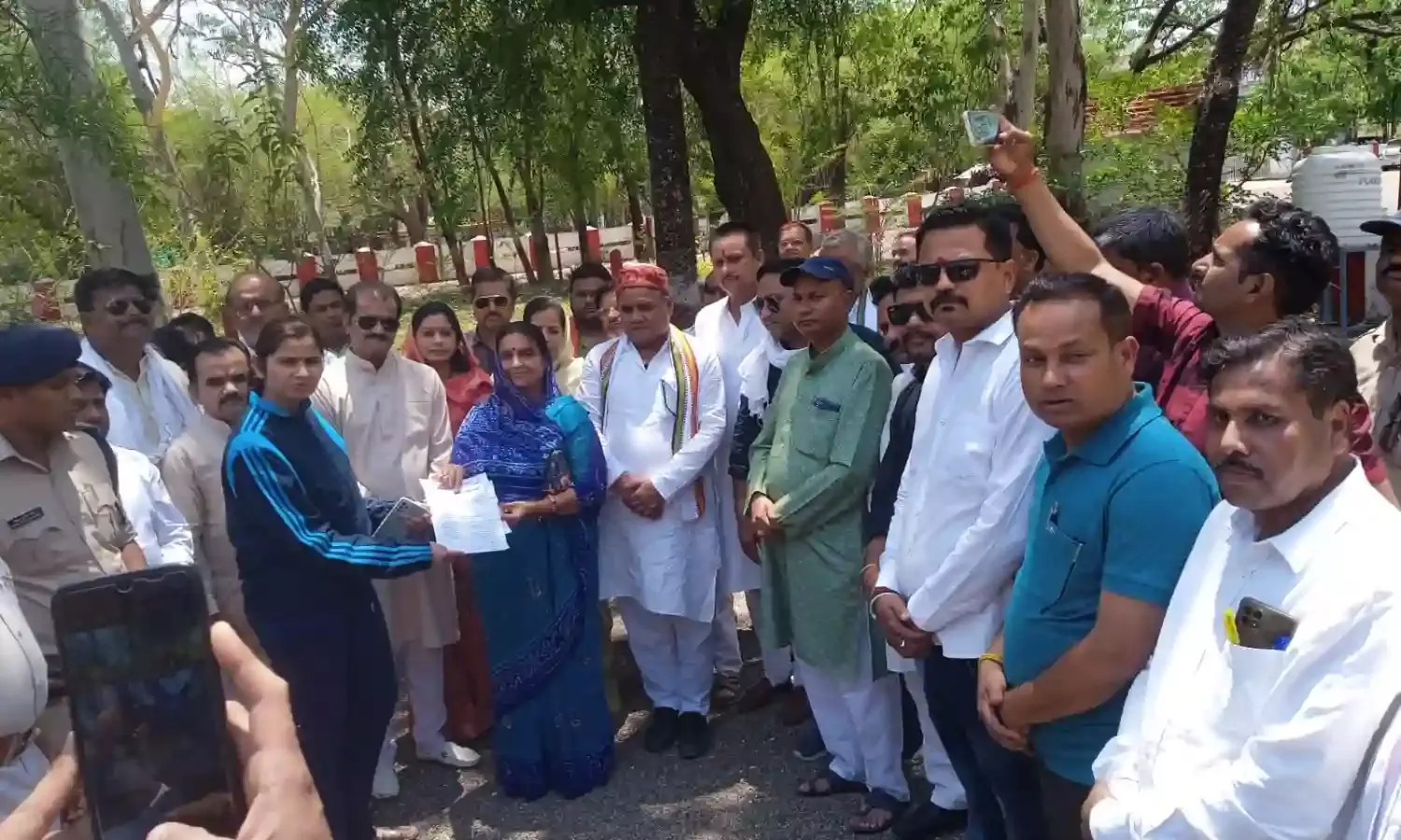जबलपुर के कांग्रेस कार्यालय में तोडफ़ोड़ के विरोध में जिला कांग्रेस ने सौंपा ज्ञापन
