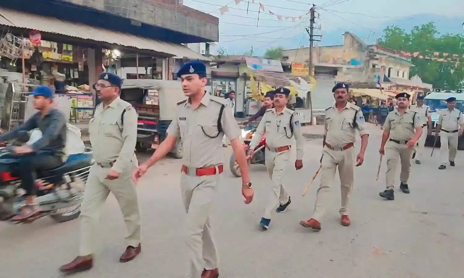 पुलिस द्वारा की गई संध्याकालीन गश्त