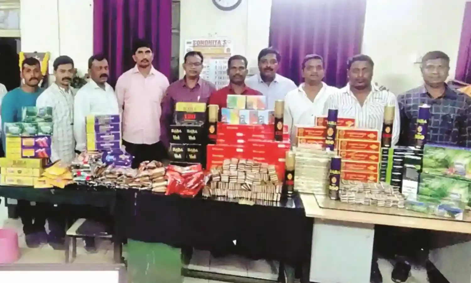 ड्रग्स व नकली ई-सिगरेट बेचने वाले दो गिरफ्तार