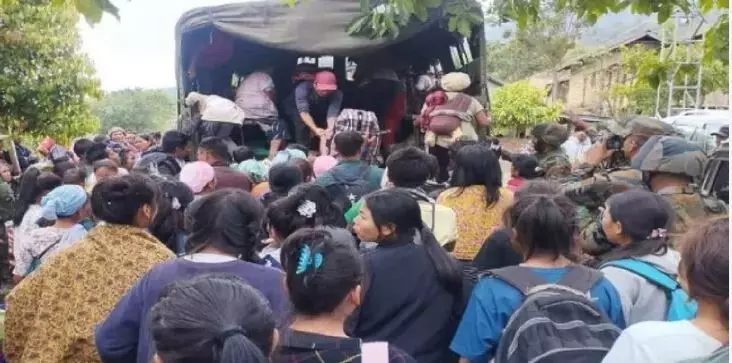 मणिपुर में सुलगी हिंसा, कांग्रेस नेता थरूर ने बीजेपी पर निशाना साधते हुए राज्य में राष्ट्रपति शासन लागू करने की मांग की मणिपुर में सुलगी हिंसा, कांग्रेस नेता थरूर ने बीजेपी पर निशाना साधते हुए राज्य में राष्ट्रपति शासन लागू करने की मांग की