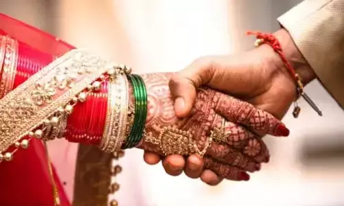 दुल्हन दिलाइए, वोट ले जाइए, कर्नाटक चुनाव से पहले उम्मीदवारों ने मतदाताओं से किए अजीबो-गरीब वादे, मेनिफेस्टो में भी कई नेता ने इस मुद्दों को किया शामिल दुल्हन दिलाइए, वोट ले जाइए, कर्नाटक चुनाव से पहले उम्मीदवारों ने मतदाताओं से किए अजीबो-गरीब वादे, मेनिफेस्टो में भी कई नेता ने इस मुद्दों को किया शामिल