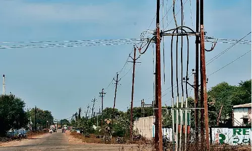 पूर्व क्षेत्र विद्युत वितरण कंपनी के उत्तर संभाग की बैठक में उद्यमियों ने बताईं समस्याएँ