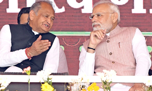 कर्नाटक में मतदान खत्म होने से पहले राजस्थान में पीएम मोदी-सीएम गहलोत आमने सामने, यूं चला वार-पलटवार का दौर