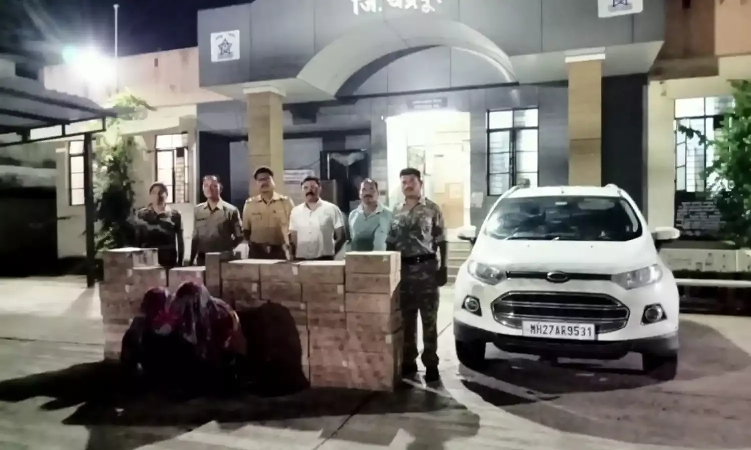 कार से शराब ले जा रहे आरोपियों को पुलिस ने पकड़ा