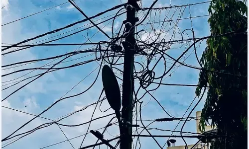 उपभोक्ताओं को बिजली कनेक्शन देने के दावे पर फेल हो रही कंपनी उपभोक्ताओं को बिजली कनेक्शन देने के दावे पर फेल हो रही कंपनी