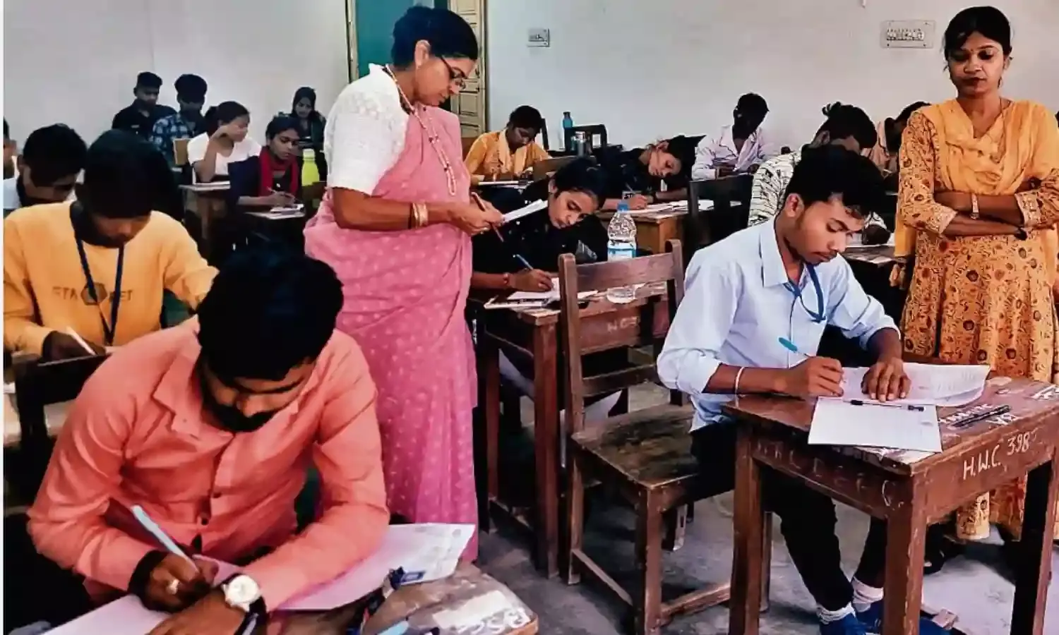 रानी दुर्गावती विश्वविद्यालय की बीएससी और बीए प्रथम वर्ष की परीक्षाएँ गुरुवार को प्रारंभ हो गईं