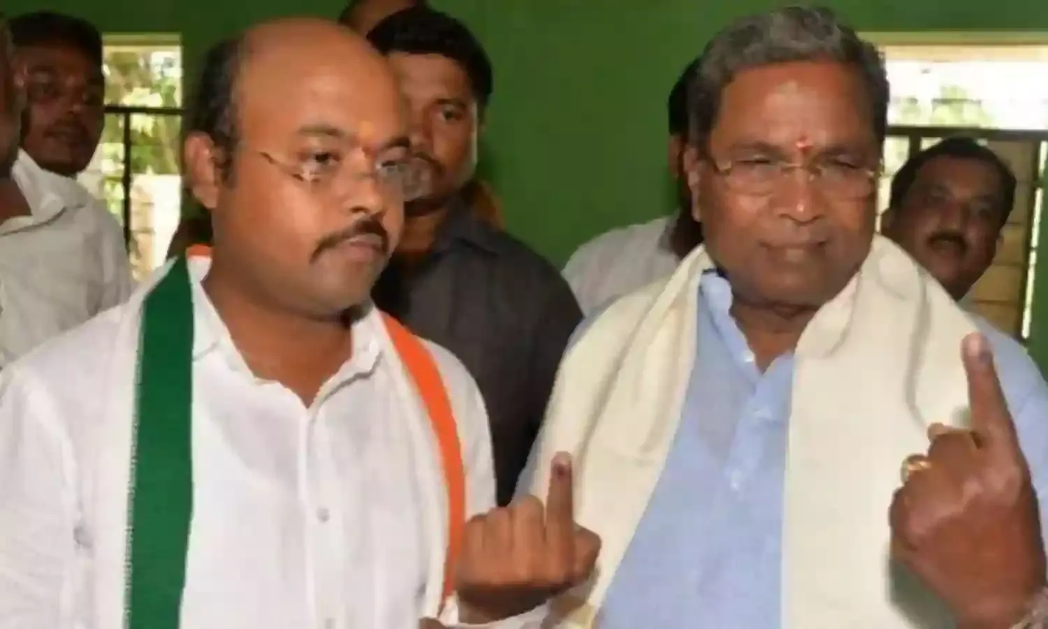 कर्नाटक में जीत के नजदीक पहुंची कांग्रेस में खींचतान शुरू, सीएम पद के लिए सिद्धारमैया के बेटे ने किया बड़ा दावा!