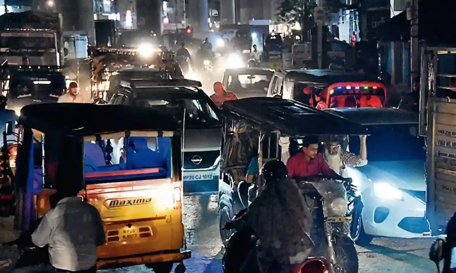 ट्रैफिक का चक्रव्यूह : रानीताल से लेकर बल्देवबाग और आगे चेरीताल तक परेशानी, अिधकारी मौन