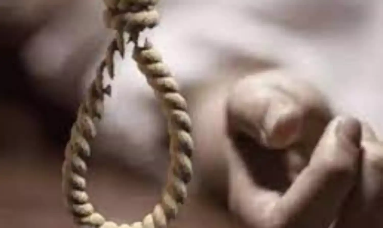 फेल होने के डर से नर्सिंग की छात्रा ने लगाई फांसी