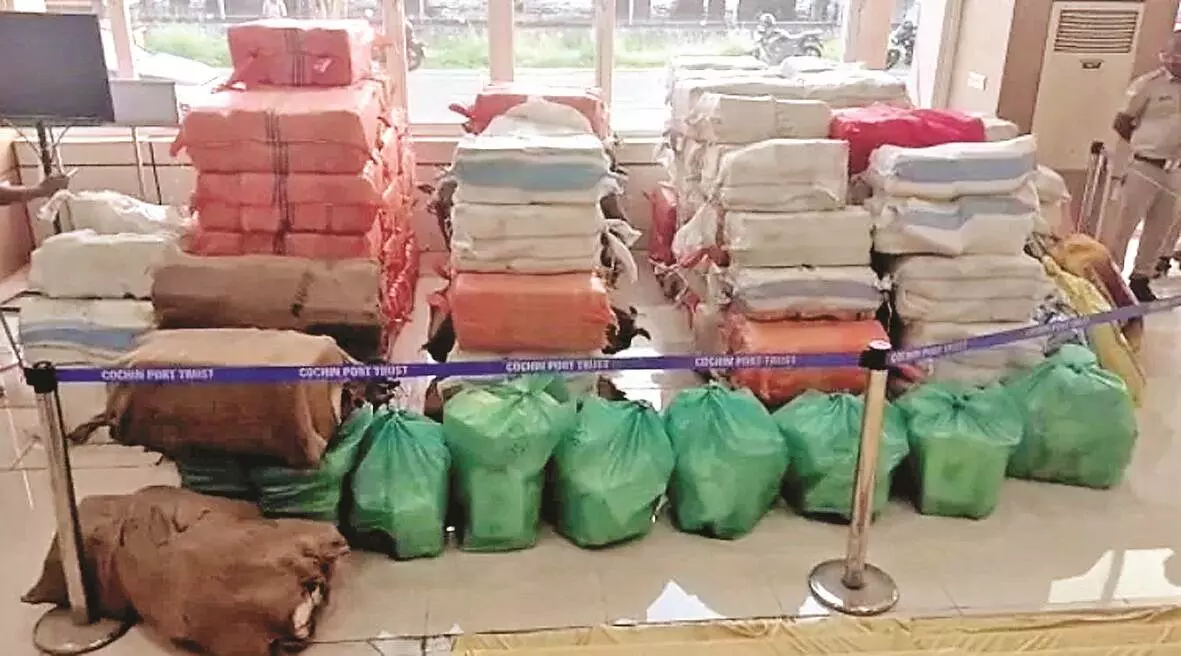 ऑपरेशन समुद्रगुप्त : कोच्चि में एनसीबी और नौसेना को बड़ी कामयाबी, 12 हजार कराेड़ की ड्रग्स जब्त ऑपरेशन समुद्रगुप्त : कोच्चि में एनसीबी और नौसेना को बड़ी कामयाबी, 12 हजार कराेड़ की ड्रग्स जब्त
