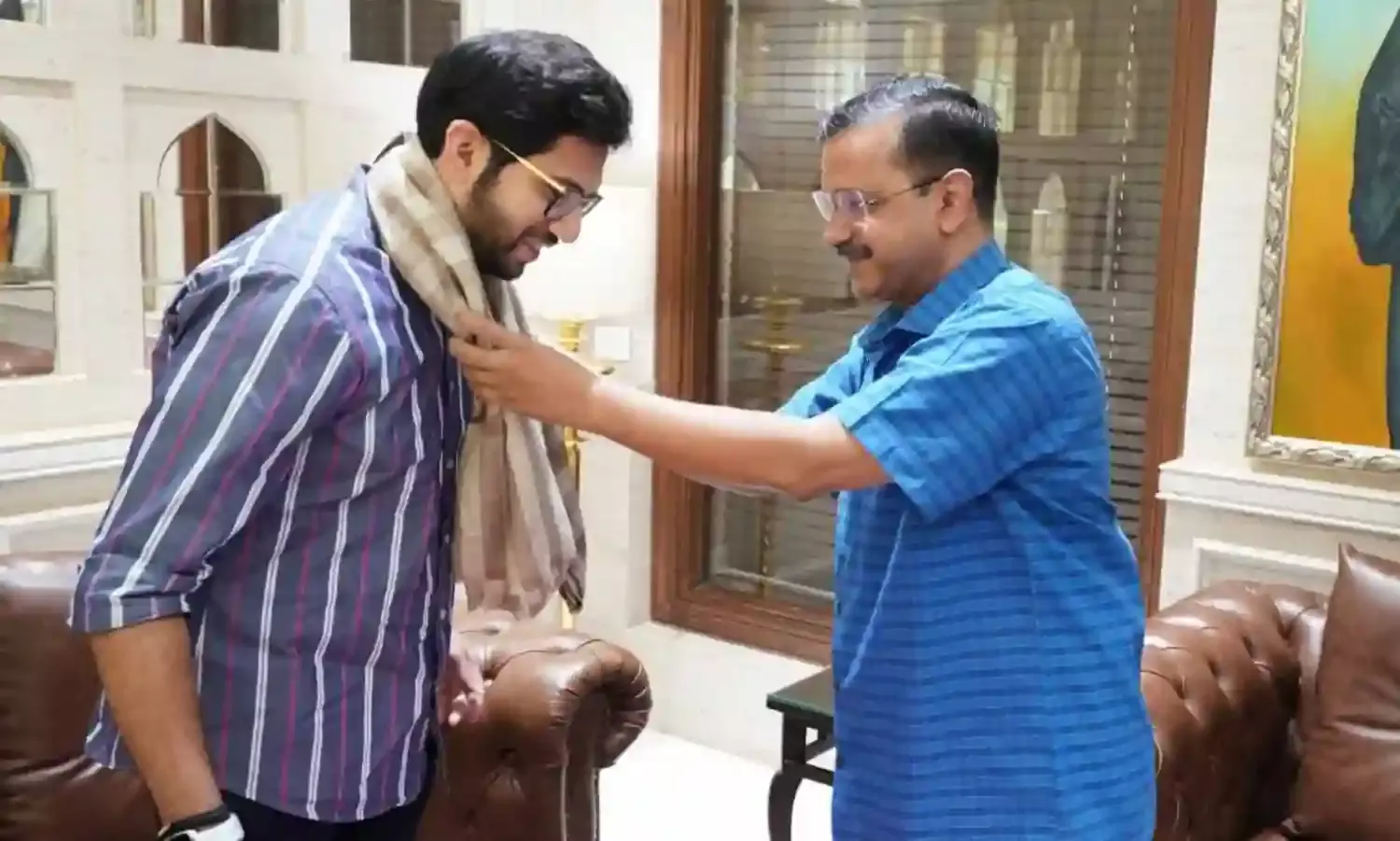 आदित्य की सीएम केजरीवाल से मुलाकात के बाद महाराष्ट्र में बन सकते हैं नए सियासी समीकरण