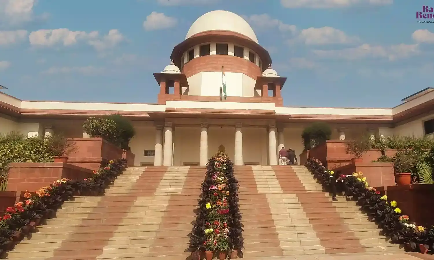 सुप्रीम कोर्ट ने उपराष्ट्रपति और कानून मंत्री के खिलाफ याचिका खारिज करने के बॉम्बे हाईकोर्ट के आदेश को बरकरार रखा