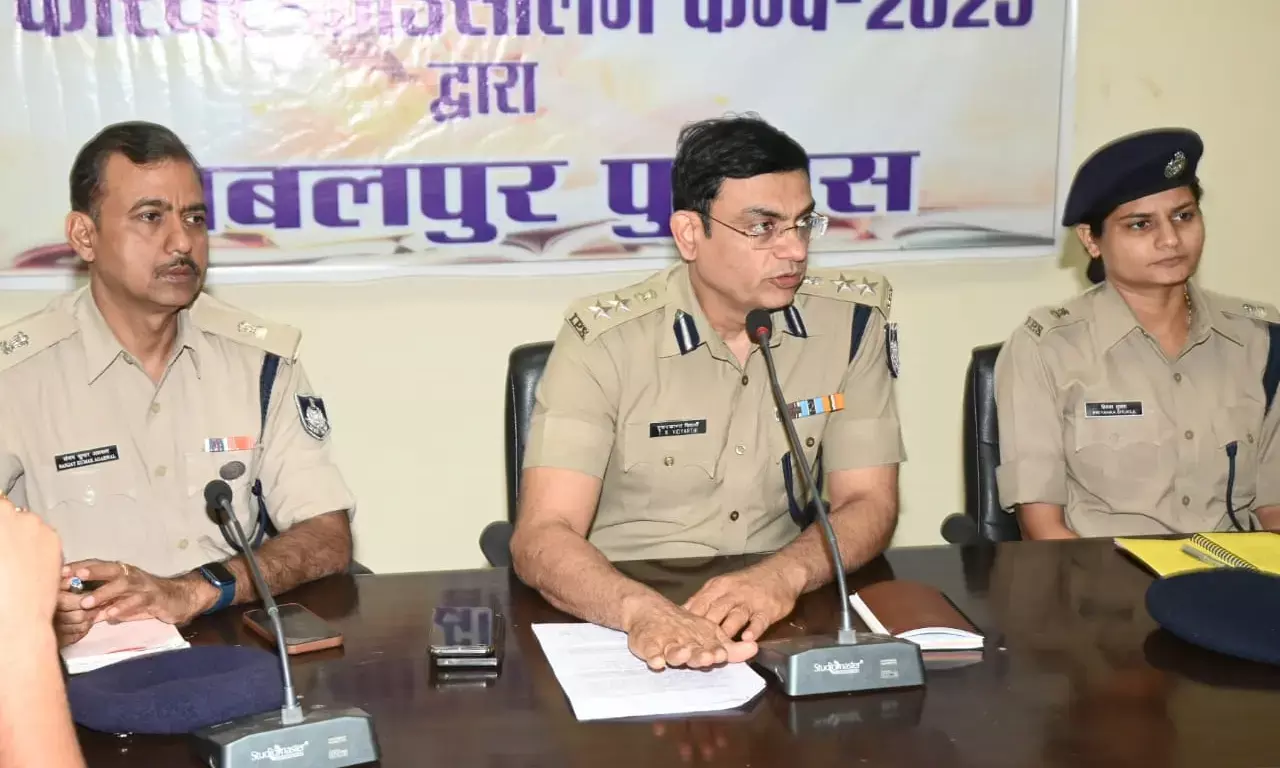 सट्टे के अड्डे पर छापा, सटोरियों का निकाला जुलूस