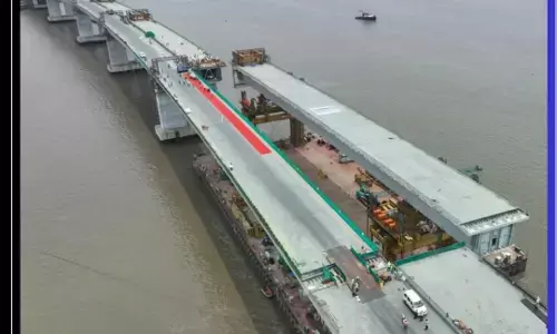 समुद्र की लहरों को चीर कर बन रहा देश का सबसे लंबा समुद्री ब्रिज