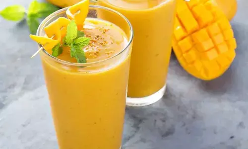 घर पर इस आसान रेसिपी से बनाएं सबका फेवरेट, मैंगो मिल्क शेक घर पर इस आसान रेसिपी से बनाएं सबका फेवरेट, मैंगो मिल्क शेक