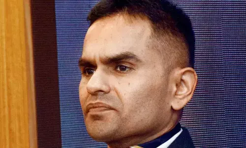 लोगों को जांच के दायरे में लाने वाले समीर वानखेड़े अब खुद सवालों के घेरे में लोगों को जांच के दायरे में लाने वाले समीर वानखेड़े अब खुद सवालों के घेरे में