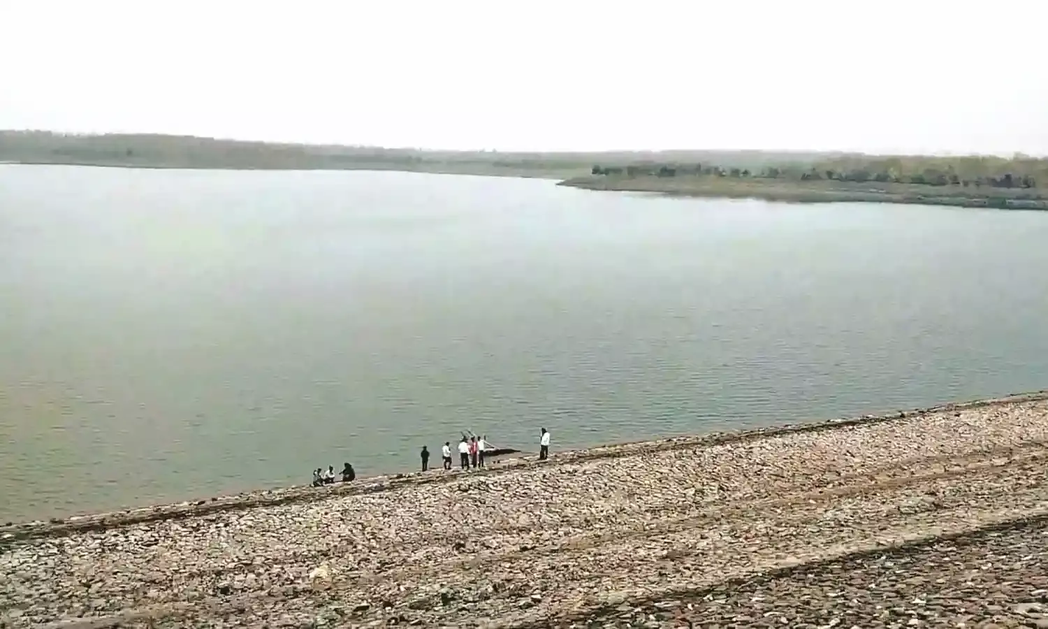 जिले में जलसंकट के आसार तेजी से घट रहा बांधों का जलस्तर