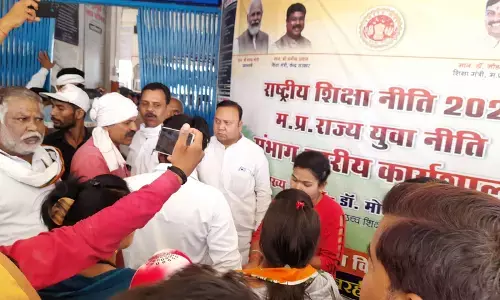 कॉलेज पहुंचे जांच टीम के सदस्य, 150 छात्राओं के लिए लिखित बयान