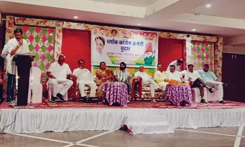 बुढ़ार कांग्रेस की बैठक में धुर्वे को मंच पर बैठाने से कई कार्यकर्ता नाराज, बिना भोजन किए लौटे