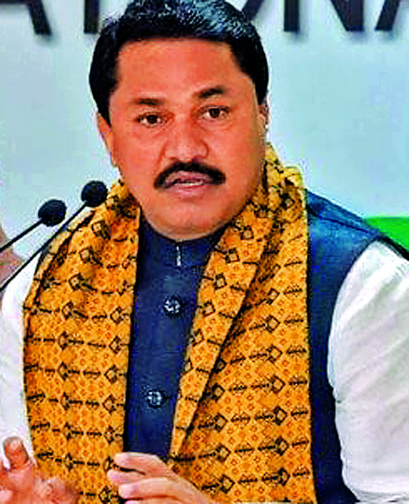 महाराष्ट्र की बदनामी करने फडणवीस और केंद्र सरकार ने रचा षड़यंत्र महाराष्ट्र की बदनामी करने फडणवीस और केंद्र सरकार ने रचा षड़यंत्र