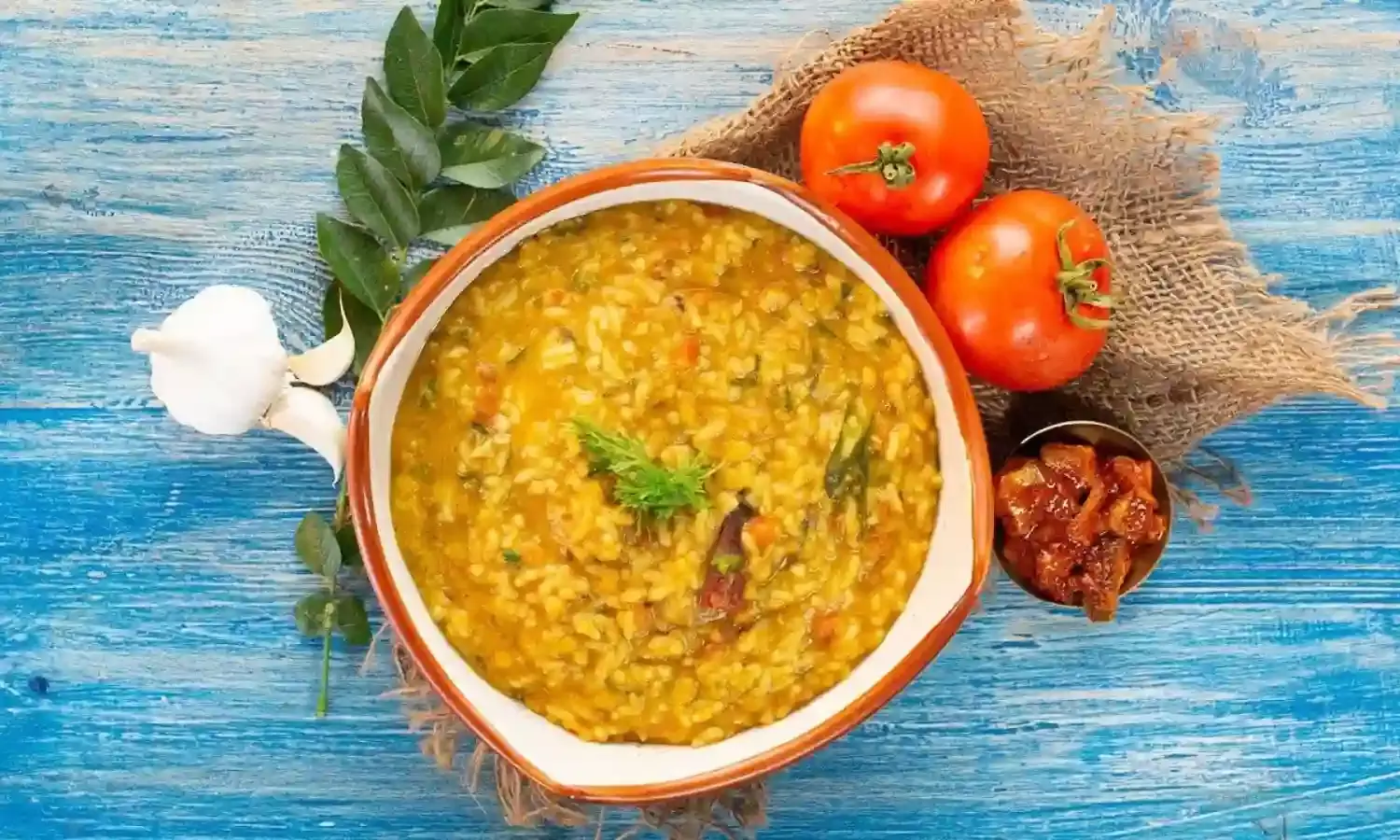 छोटी मोटी भूख के लिए झटपट बनाएं कठियावाड़ी खिचड़ी, इस रेसिपी से