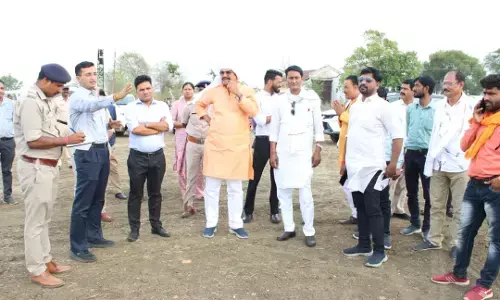 मध्यप्रदेश: राजस्व एवं परिवहन मंत्री गोविंद सिंह राजपूत ने कलेक्टर, एसपी सहित अधिकारियों के साथ किया कथा स्थल का निरीक्षण मध्यप्रदेश: राजस्व एवं परिवहन मंत्री गोविंद सिंह राजपूत ने कलेक्टर, एसपी सहित अधिकारियों के साथ किया कथा स्थल का निरीक्षण