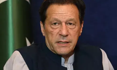 तबाही के रास्ते पर पाकिस्तान, फौज और शहबाज सरकार पर भड़के इमरान,  फौज ने इमरान को दिया एक मौका और