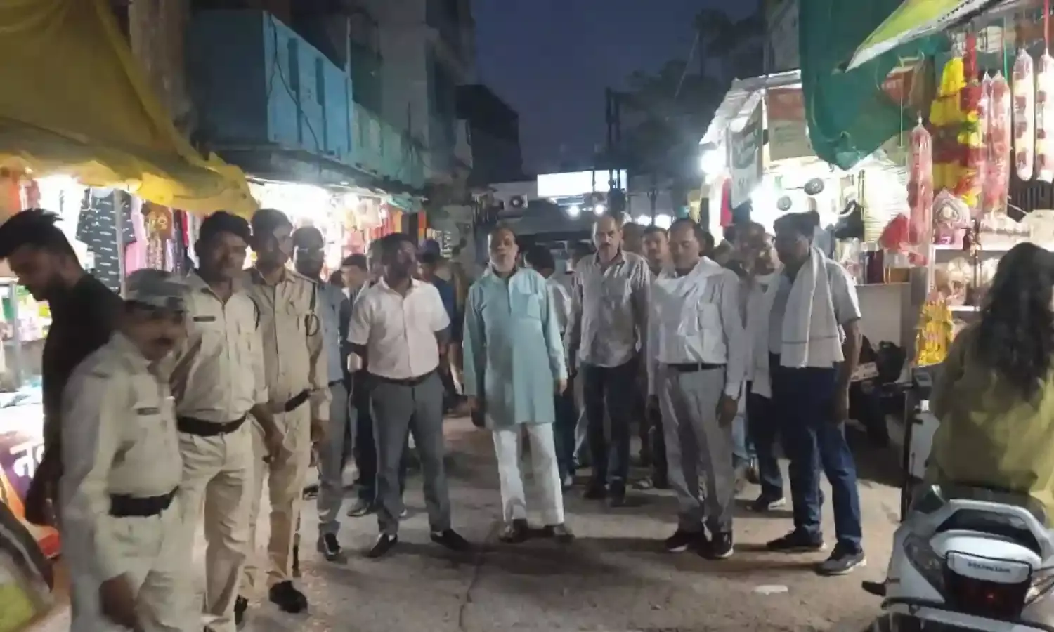 हांथ भट्टी से बनीं ५६ लीटर महुआ की कच्ची शराब जप्त