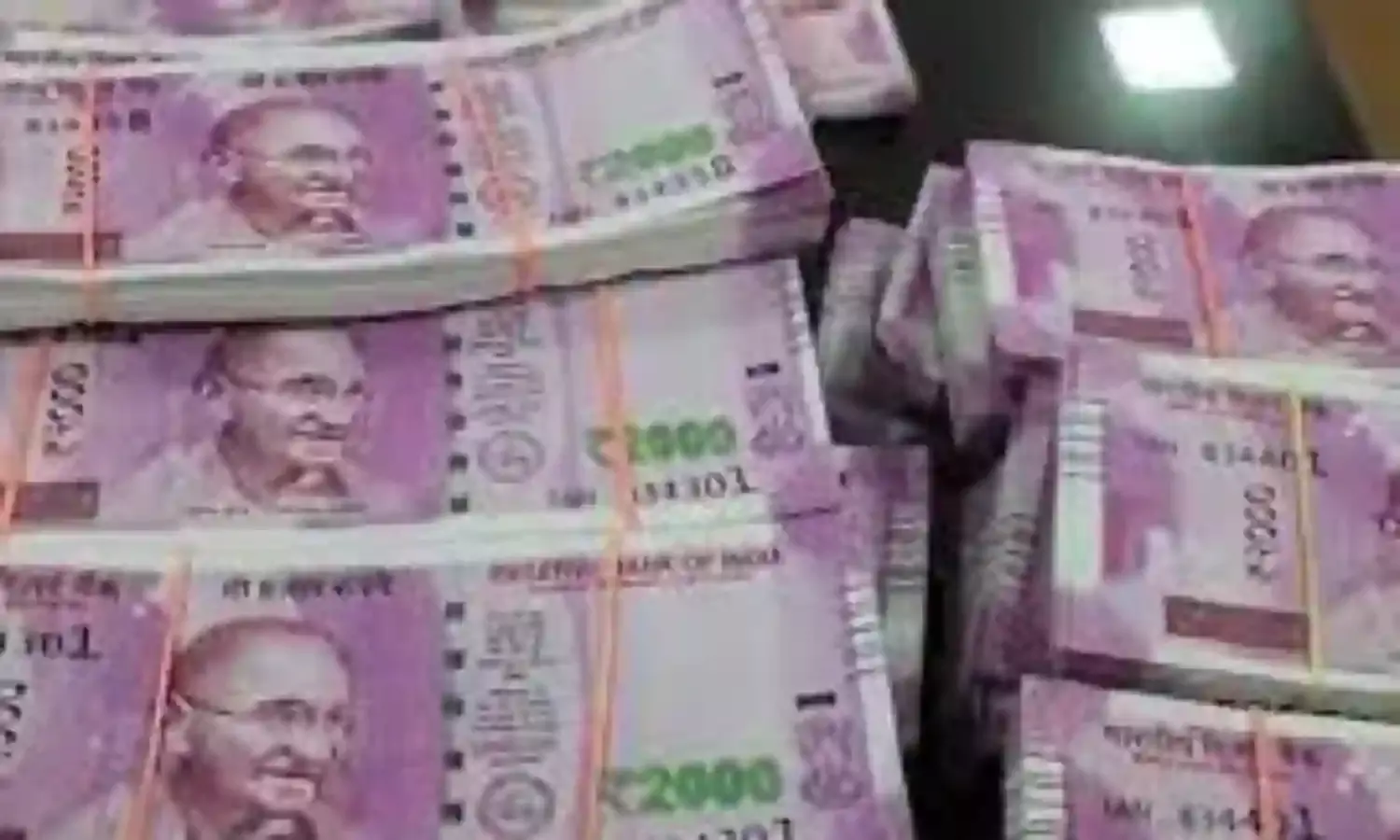 नागपुर में 1000 करोड़ के 2 हजार के नोट