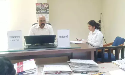 भोपाल: आयुक्त सिंह ने कहा, जानकारी को रोकने का आधार लोकायुक्त को आयोग को बताना होगा भोपाल: आयुक्त सिंह ने कहा, जानकारी को रोकने का आधार लोकायुक्त को आयोग को बताना होगा