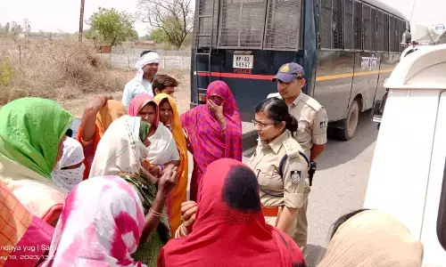 शराब ठेकेदार के गुर्गों की पिटाई में घायल ग्रामीण की मौत, हाइवे पर आधे घंटे शव रखकर किया प्रदर्शन