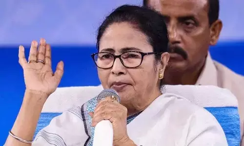 2000 रुपये की नोट बंद होने पर ममता बनर्जी ने केंद्र सरकार पर साधा निशाना, कपिल सिब्बल ने भी किए सवाल 2000 रुपये की नोट बंद होने पर ममता बनर्जी ने केंद्र सरकार पर साधा निशाना, कपिल सिब्बल ने भी किए सवाल