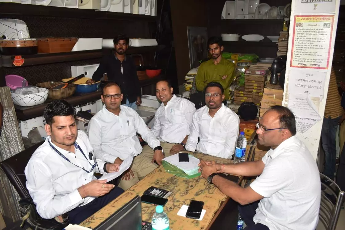 कर अपवंचन में ५ टाइल्स कारोबारी फर्मों में एईबी की दबिश, जांच के लिए सतना के अलावा रीवा और सागर भी भेजी गईं तीन टीमें कर अपवंचन में ५ टाइल्स कारोबारी फर्मों में एईबी की दबिश, जांच के लिए सतना के अलावा रीवा और सागर भी भेजी गईं तीन टीमें