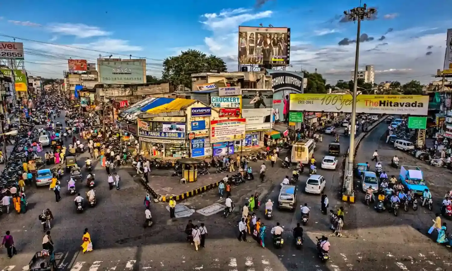 आज फिर गर्म, कल थी धूप और हल्की बारिश, शाम को चली ठंडी हवा