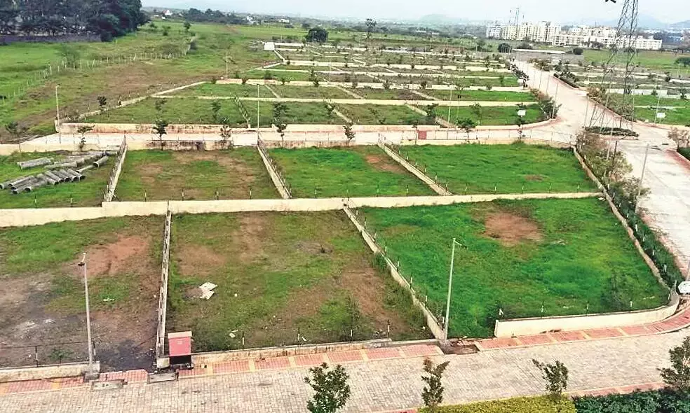कृषि भूमि पर हजारों ले-आउट प्रशासन व भूखंड धारकों के लिए बने सिर दर्द