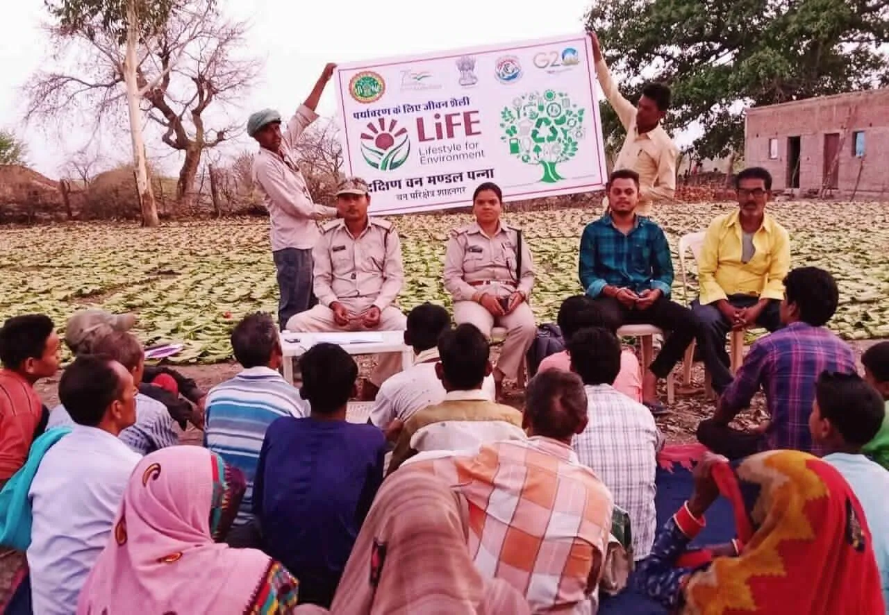 वन समिति उमरिया के सदस्यों को दिलाई गई शपथ