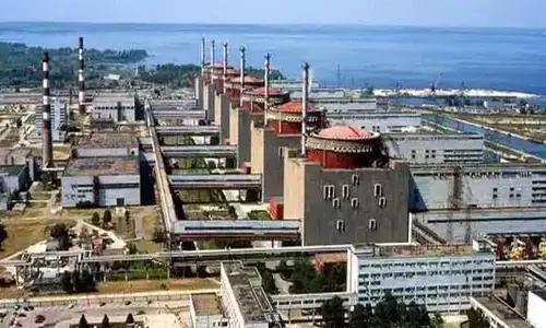 रूस के अटैक से मंडराया पूरी दुनिया पर रेडिएशन का खतरा, यूक्रेन के सबसे बड़े न्यूक्लियर पावर प्लांट पर किए ताबड़तोड़ हमले रूस के अटैक से मंडराया पूरी दुनिया पर रेडिएशन का खतरा, यूक्रेन के सबसे बड़े न्यूक्लियर पावर प्लांट पर किए ताबड़तोड़ हमले