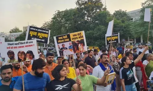 जंतर-मंतर से लेकर इंडिया गेट तक पहलवानों का कैंडल मार्च, सांसद बृजभूषण को गिरफ्तार करने की मांग