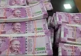 नागपुर में 2000 रुपए के नोट बदलने की तैयारी नागपुर में 2000 रुपए के नोट बदलने की तैयारी