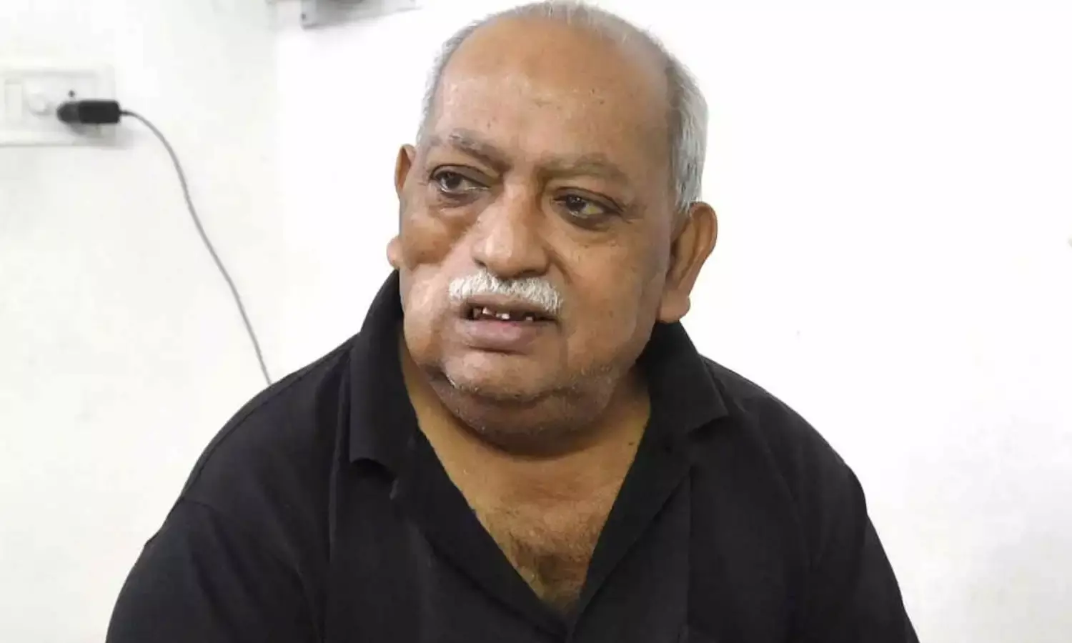 फेमस शायर मुनव्वर राणा को रखा गया वेंटिलेटर पर, अगले 72 घंटे है काफी क्रूशियल