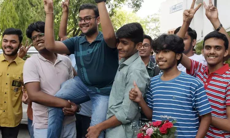 12 वीं बोर्ड : 90.35% परिणाम, 8वें स्थान पर फिसला नागपुर विभाग 12 वीं बोर्ड : 90.35% परिणाम, 8वें स्थान पर फिसला नागपुर विभाग
