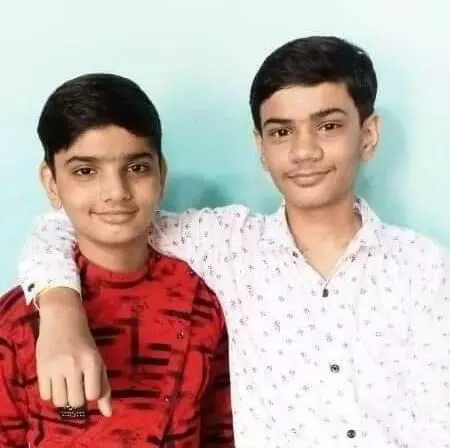 कक्षा १२वीं बोर्ड परीक्षा में सगे भाईयों ऋषि व ऋषिकेश ने किया उत्कृष्ट प्रदर्शन कक्षा १२वीं बोर्ड परीक्षा में सगे भाईयों ऋषि व ऋषिकेश ने किया उत्कृष्ट प्रदर्शन