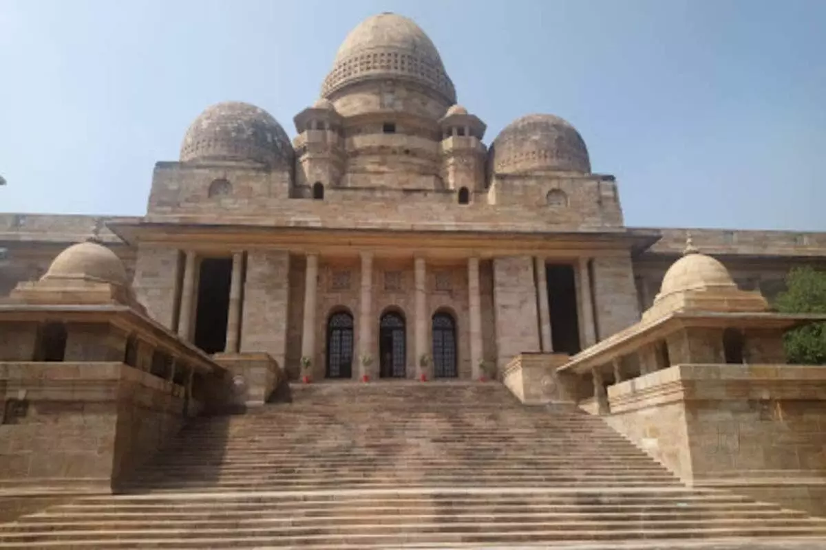 अविवाहित बेटी भी मेंटेनेंस की हकदार - हाई कोर्ट अविवाहित बेटी भी मेंटेनेंस की हकदार - हाई कोर्ट