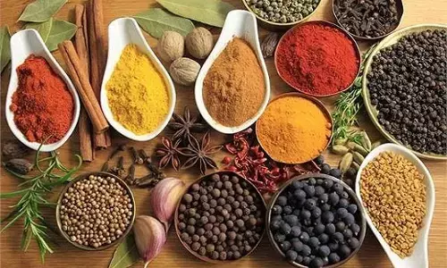 घर के किचन में रखे ये मसाले दे सकते हैं आपको ग्लोइंग स्किन, इस तरह से करे इस्तेमाल