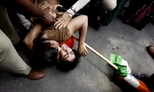 पुलिस ने मार्च निकाल रहे पहलवानों को हिरासत में लिया, जंतर-मंतर पर लगे टेंट उखाड़े, साक्षी मलिक बोली अभी आंदोलन खत्म नहीं हुआ