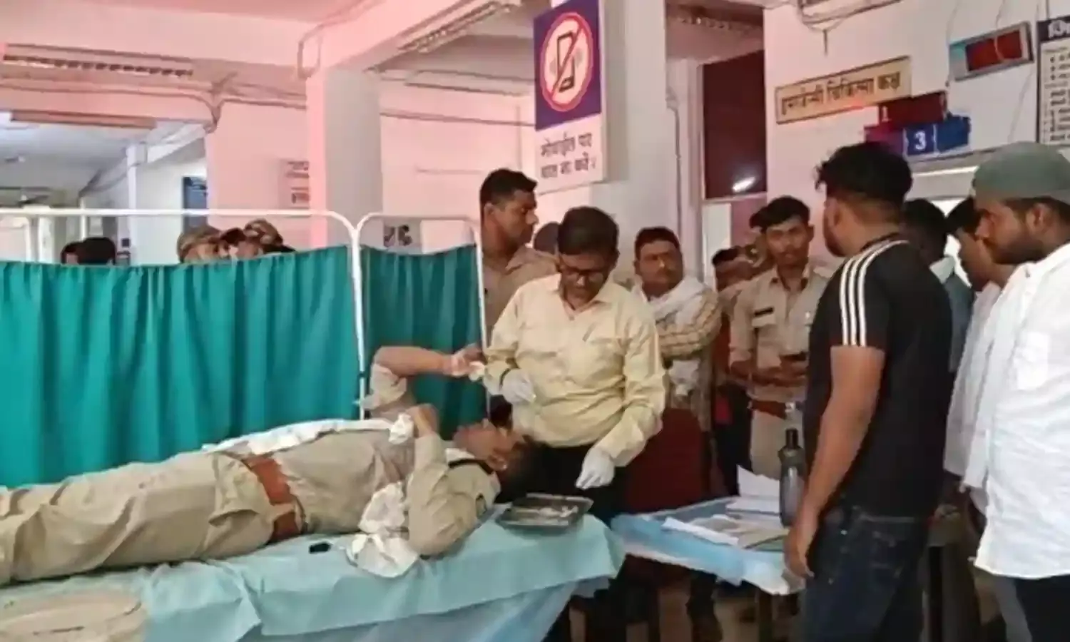 अवैध उत्खनन पर कार्यवाही के लिए पहँुची वन विभाग की टीम पर जानलेवा हमला